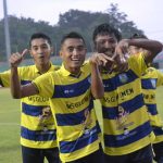 Pemain-pemain Gresik United saat melakukan selebrasi usai cetak gol di Liga 3 regional Jawa Timur beberapa waktu lalu./ Foto: TBK