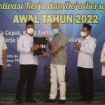 Bupati Gresik Fandi Akhmad Yani saat menghadiri Kegiatan Motivasi Kerja dan Doa Bersama Awal Tahun 2022 Dinas PUPR dan Dinas PKP, Rabu (5/1/2022)./ Foto: tbk