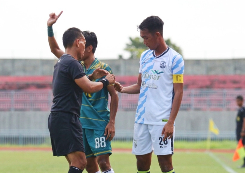 Kapten Gresik United, Rendy Jaya Firnanda saat laga kontra Jambi United, Sabtu (19/2/2022)./ Foto: TBK