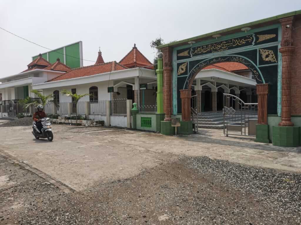 Masjid peninggalan Syech Maulana Malik Ibrahim di Desa Leran Kolam Masjid Tertua di Jawa Diyakini Bisa Sembuhkan Berbagai Penyakit