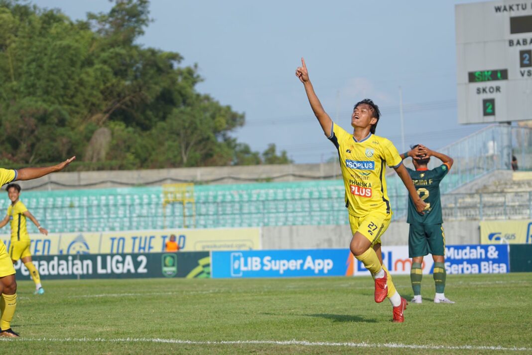 main di kandang, gresik united libas persipal palu 3 1