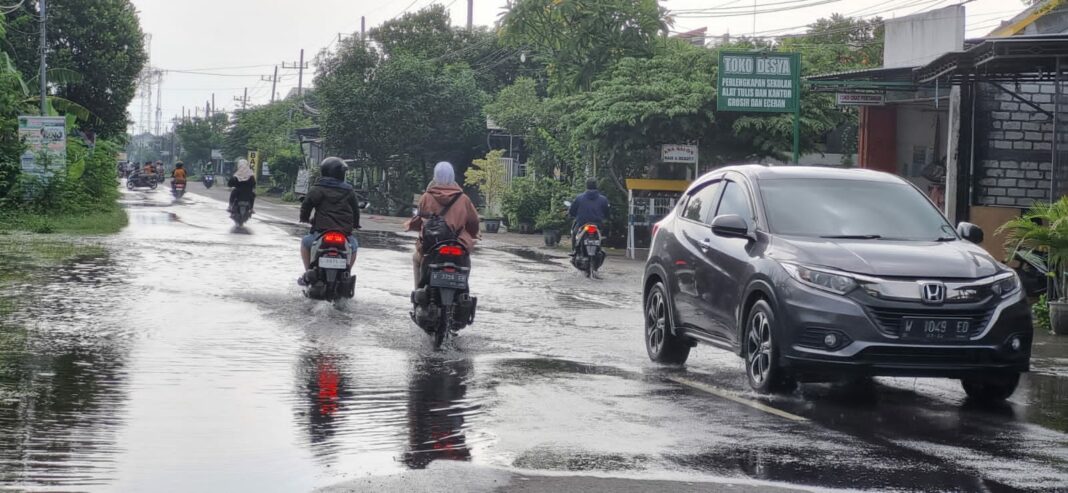 banjir kali lamong begerser ke kecamatan cerme gresik