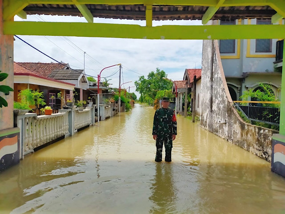 Banjir Luapan Kali Lamong Tiga Desa Di Kecamatan Balongpanggang Gresik ...