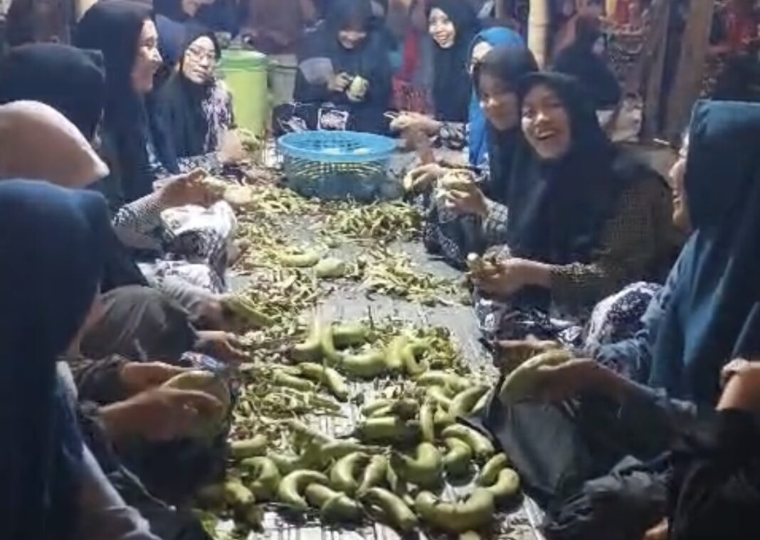 Menu Spesial Haul Malam Selikur Gresik: Himam Dawi Siapkan 1.600 Kg Terong