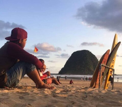 pantai pulau merah, banyuwangi 1