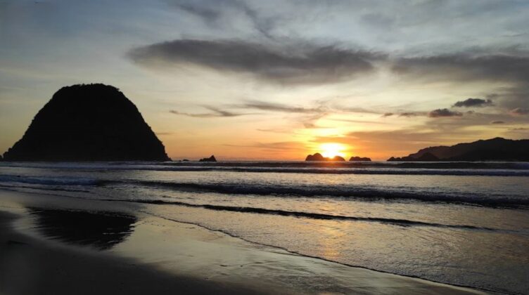 pantai pulau merah, banyuwangi 3