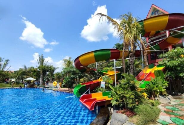 Water Slides, Wisata Navara Water Park (Foto: Ist/ gresiksatu.com)