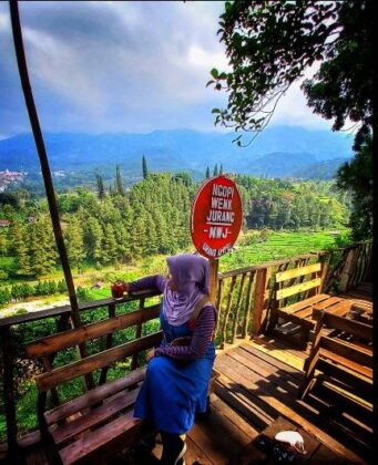 Ngopi Wenk Jurang, Pasuruan (Foto: Ist/ gresiksatu.com)