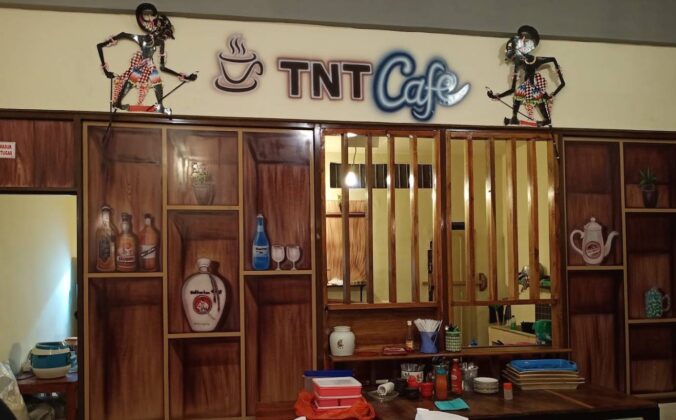 tnt cafe 3