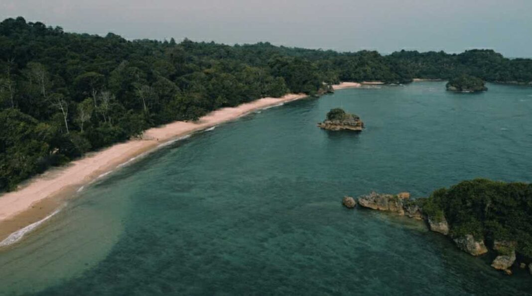 pantai banyu meneng, malang