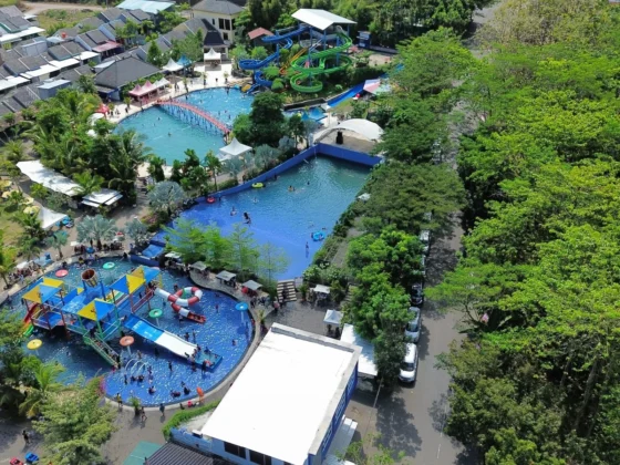 wahana kolam dewasa wisata edupark madiun