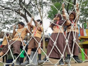 spider web, magetan park