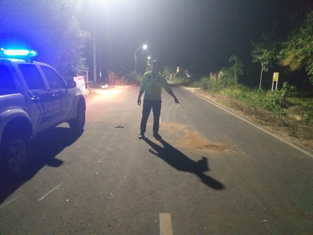 dua sepeda motor adu banteng di ujungpangkah gresik, dua pemotor tewas 