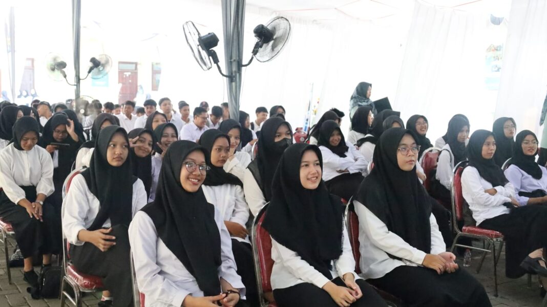 diikuti 24 perusahaan, job fair smk islamic qon gresik fasilitasi alumni cari lowongan kerja