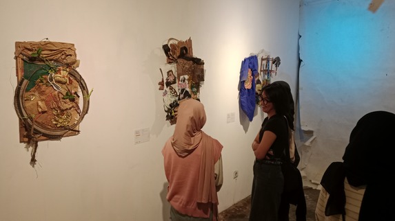 pameran seni kolase eksperimental ndolék nemplék di gresik (fotoistgresiksatu.com)