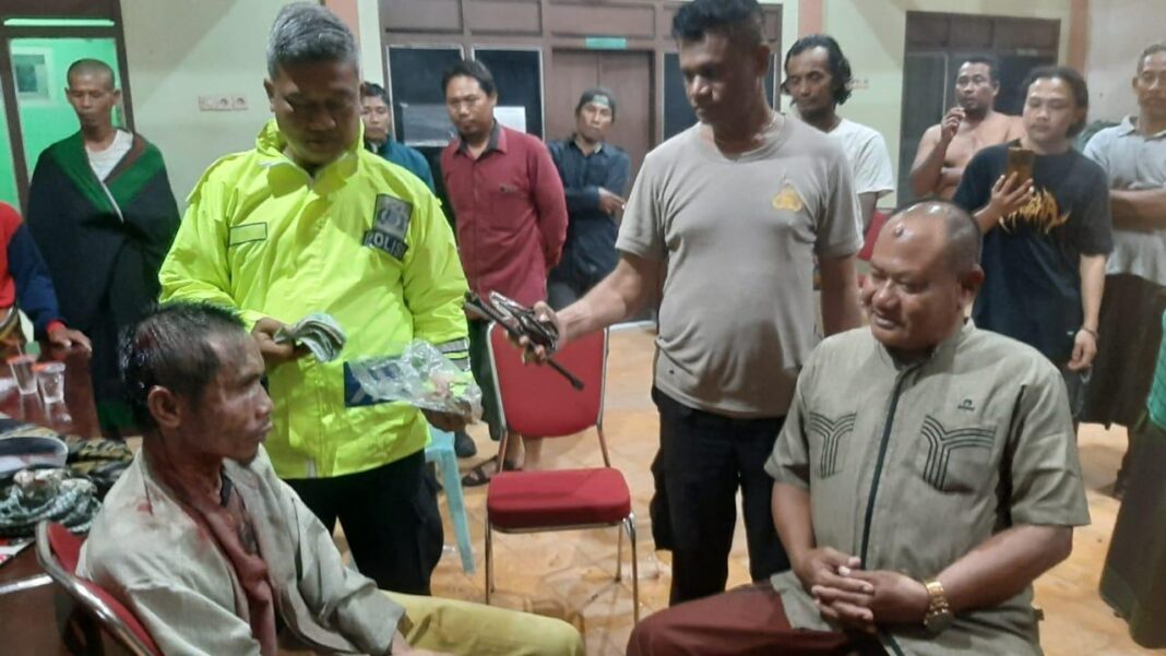 beraksi di dua tkp, maling kotak amal di dukun gresik dimassa warga 