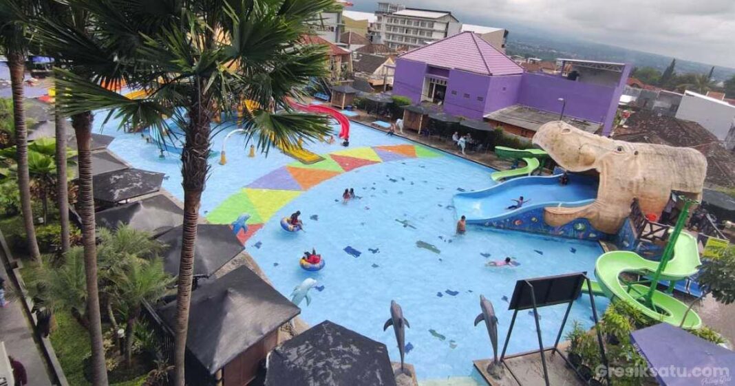 tampilan hotel batu wonderland dan waterpark dengan kolam anak anak