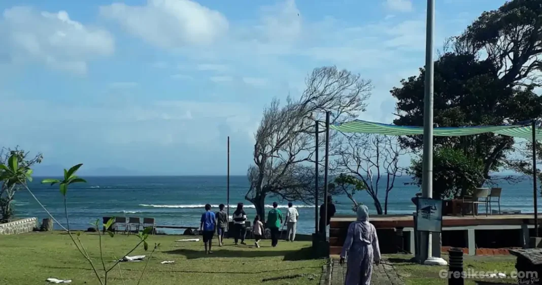 pemandangan latar pantai plengkung di banyuwangi