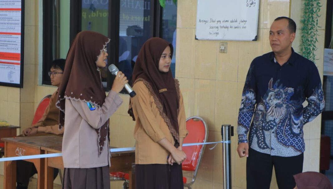 smp yimi gresik dorong siswa mahir bahasa inggris lewat entrepreneur through english